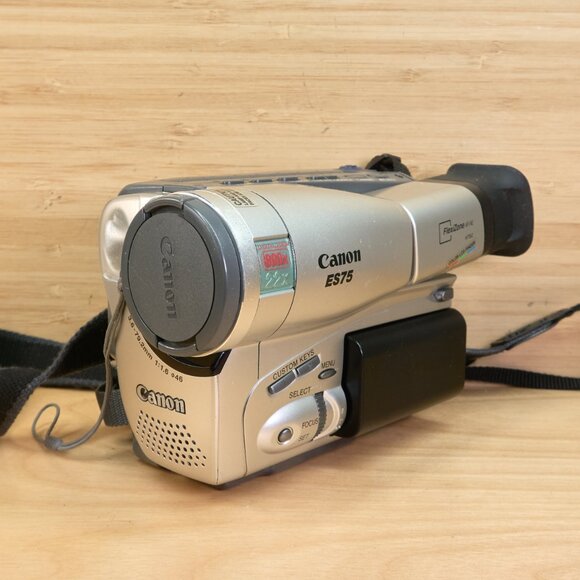 Canon ES75A Camcorder / Hi8 Video8 Handycam / 22x Optical Zoom / Tested - Picture 2 of 8